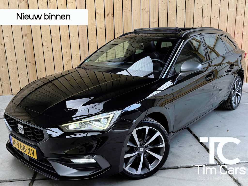 SEAT Leon Sportstourer 1.4 TSI eHybrid PHEV FR SoH 90,4% | Achteruitrijcamera | Apple CarPlay/Android Auto | Climate & cruise control | LED koplampen | Navigatiesysteem | Panoramadak | Parkeersensoren voor en achter