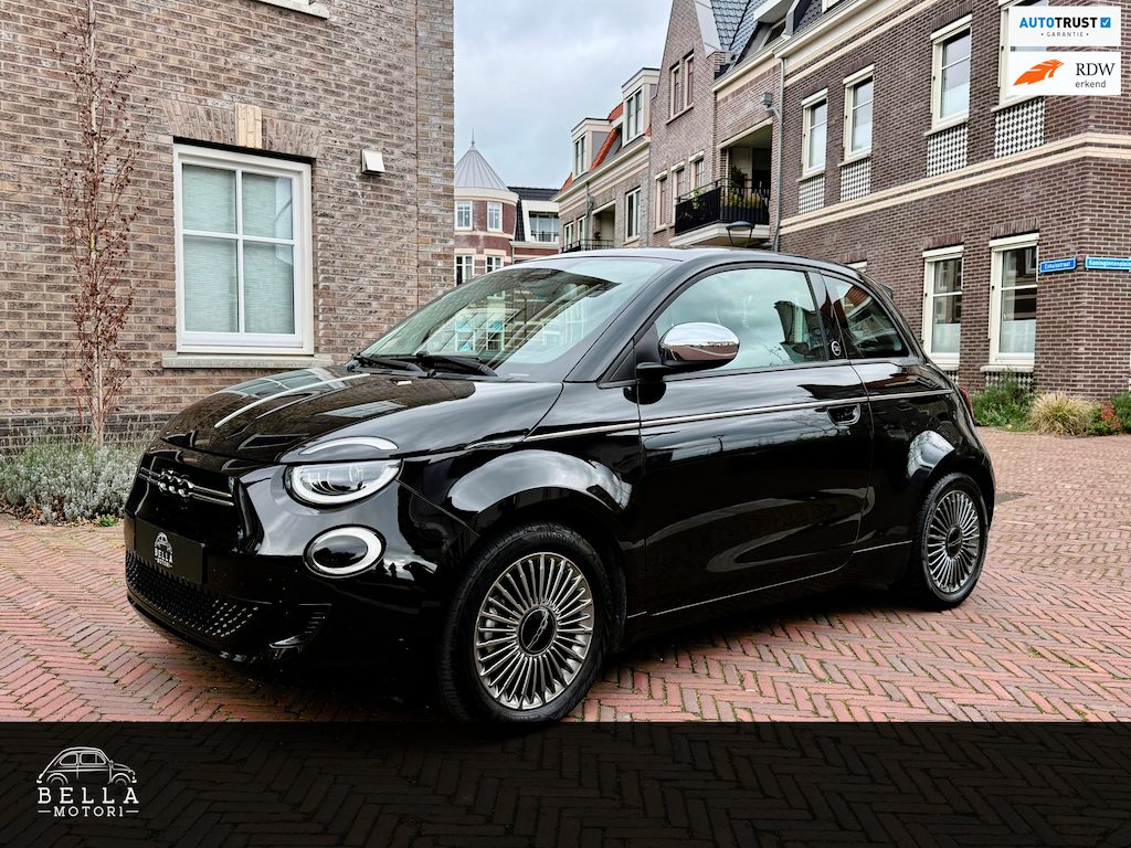 Fiat 500e France Edition 42 kWh | RIJKLAARPRIJS | SOH 96,1% | Panoramadak | Beperkte Oplage