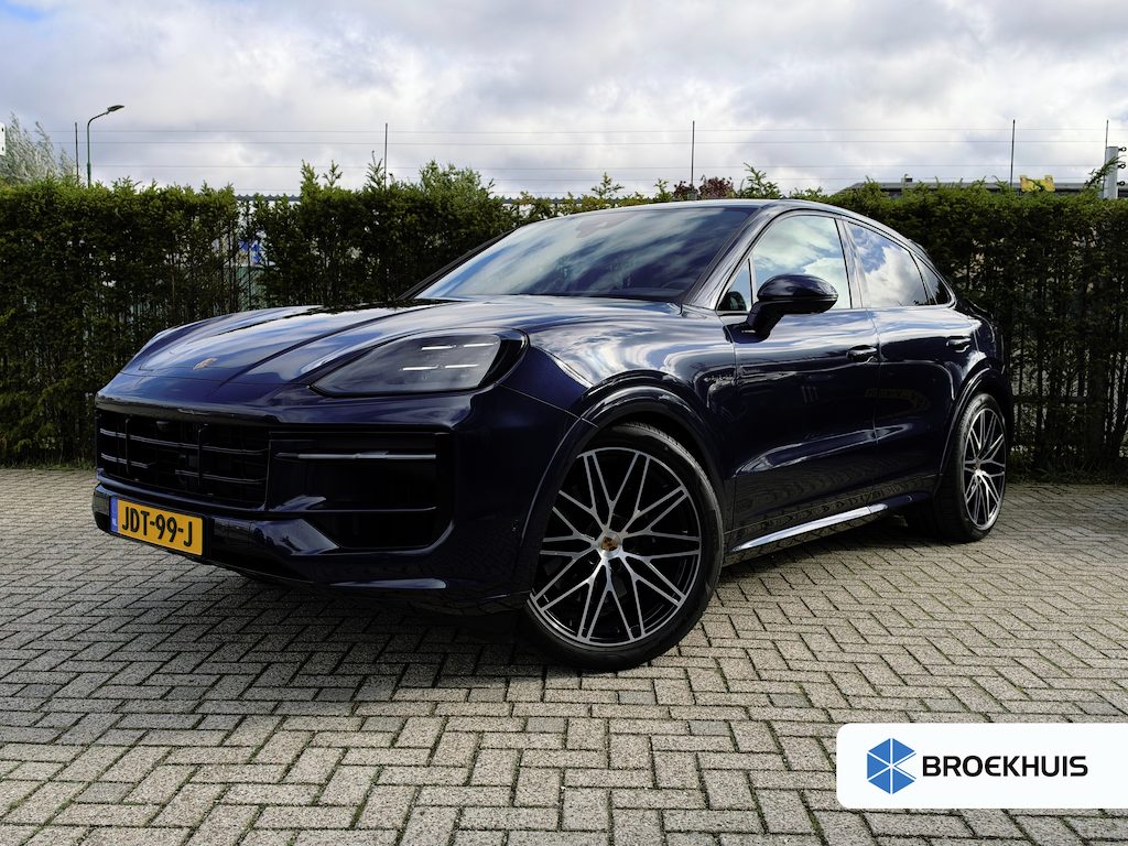 Porsche Cayenne Coupé 3.0 E-Hybrid | Sportdesign | Passenger Display | 4-Wielsturing | Softclose | Innodrive | Trekhaak | 18-Voudig | Sportuitlaat | HD-Matrix | Head-up | Bose | Sportchrono |