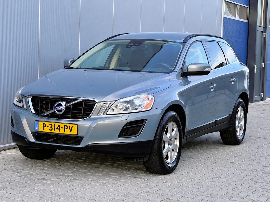 Volvo XC60 2.0T Summum - Super netjes - Goed onderhouden!