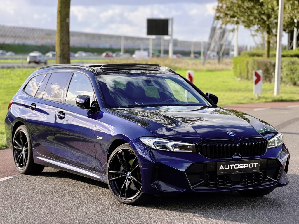 BMW 3-Serie Touring 320e M-Sport Pano Laser ACC Trekhaak