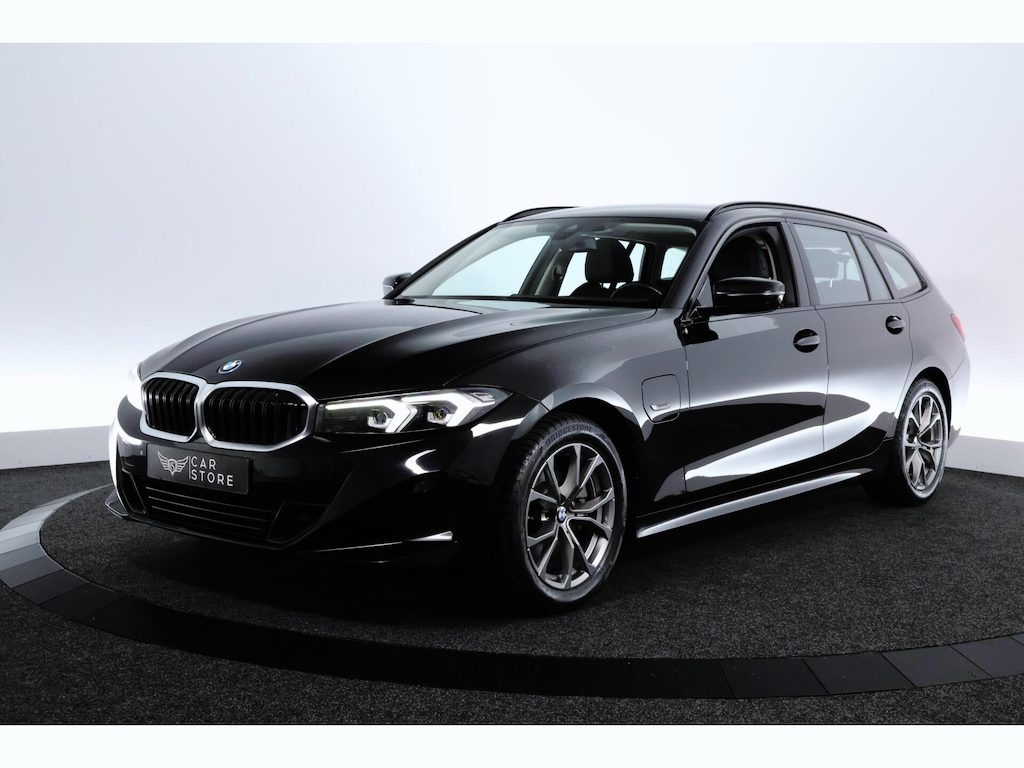BMW 3-Serie Touring 330e LCI FACELIFT|LED|292PK|CARPLAY|SHADOW LINE|ST VWM|17"