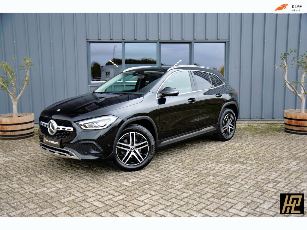 Mercedes-Benz GLA 180 Business Line 136pk Aut. * Leer * Navi * Carplay/Android * Cruise * Stoelverwarming * PDC V+A * Top