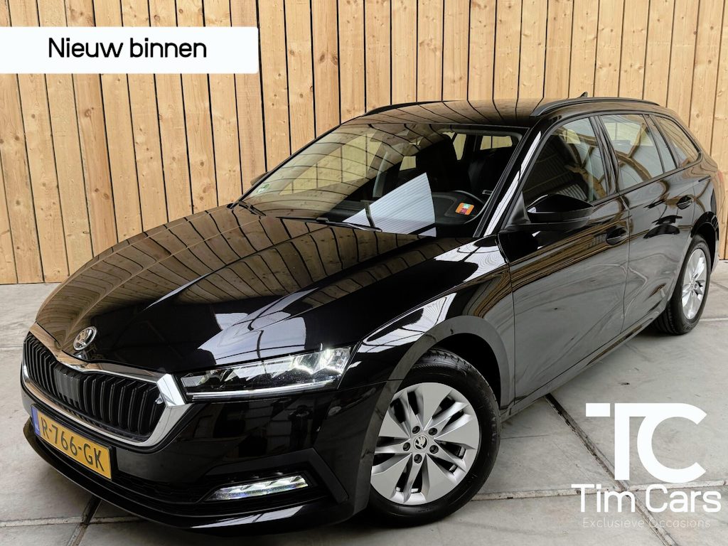 Skoda Octavia Combi 1.0 TSI Ambition Apple CarPlay/Android Auto | Cruise & climate control | LED verlichting | Keyless start | Navigatiesysteem | Parkeersensoren achter | Trekhaak