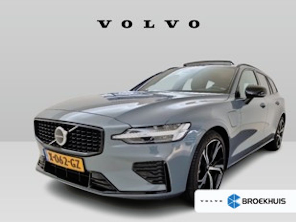 Volvo V60 2.0 T6 Plug-in hybrid AWD Plus Dark | Trekhaak | Panoramadak | 19" velgen | Stoelverwarming |