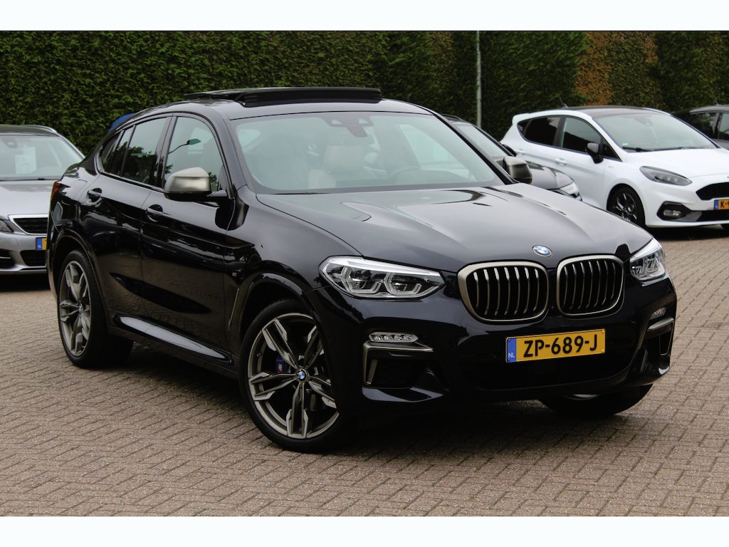 BMW X4 M40i High Exe. M Sport 73.952 km NL Auto. / Trekhaak / Panoramadak / Camera / Head-up / Luxe Leder / 21'' / Harman Kardon / Navigatie / Stuur+Stoelverwarming / DAB / Dodehoek / Cruise Control