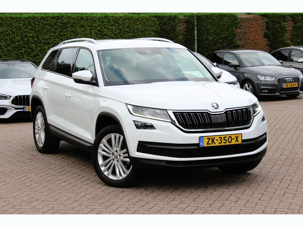 Skoda Kodiaq 1.5 TSI Business Edition / Trekhaak / Camera / Leder&Alcantara / 19'' / Keyless / Premium Audio / Dodehoek / DAB / Stoelverwarming / ACC
