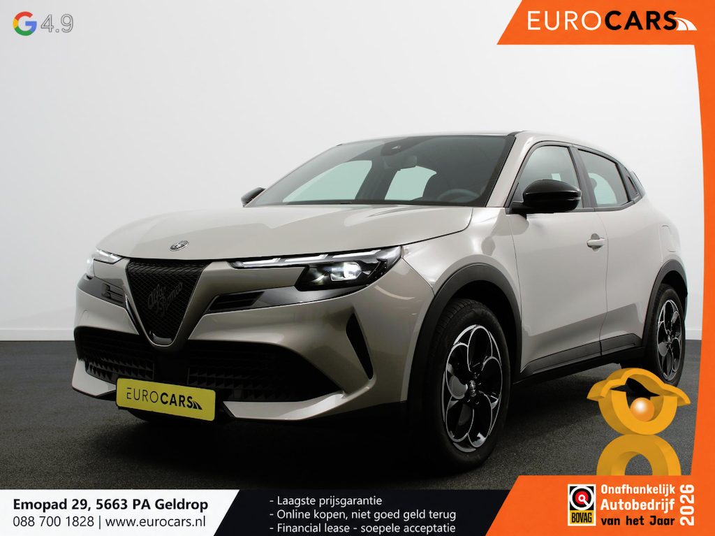 Alfa Romeo Junior Elettrica Automaat 156PK Adaptieve Cruise Control LMV 18 inch Full Led Matrix Parkeer sensoren Navigatie Apple Carplay / Android auto  Climate Control