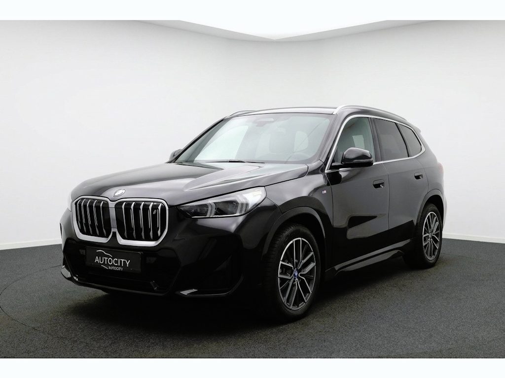 BMW iX1 xDrive30 M Sport 100% SOH Pano | Harman Kardon | 360° Camera | Trekhaak | HUD | Winterpakket