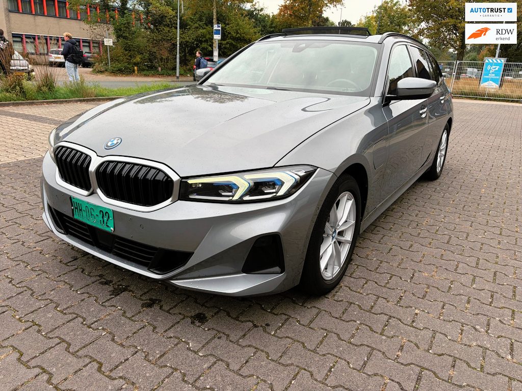 BMW 3-Serie Touring 320e Pano / Leer / EL. Trek BTW ALL IN