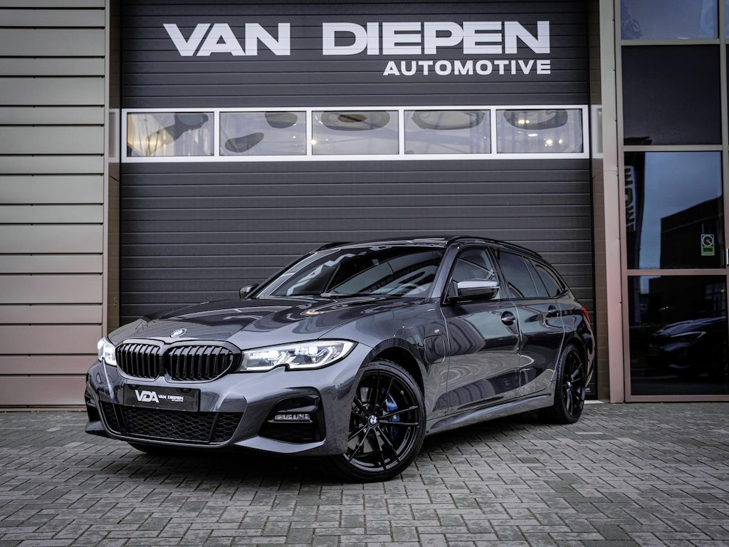 BMW 3-Serie Touring 330e High Executive - M-Sport l Laser l Pano l Trekhaak l HUD