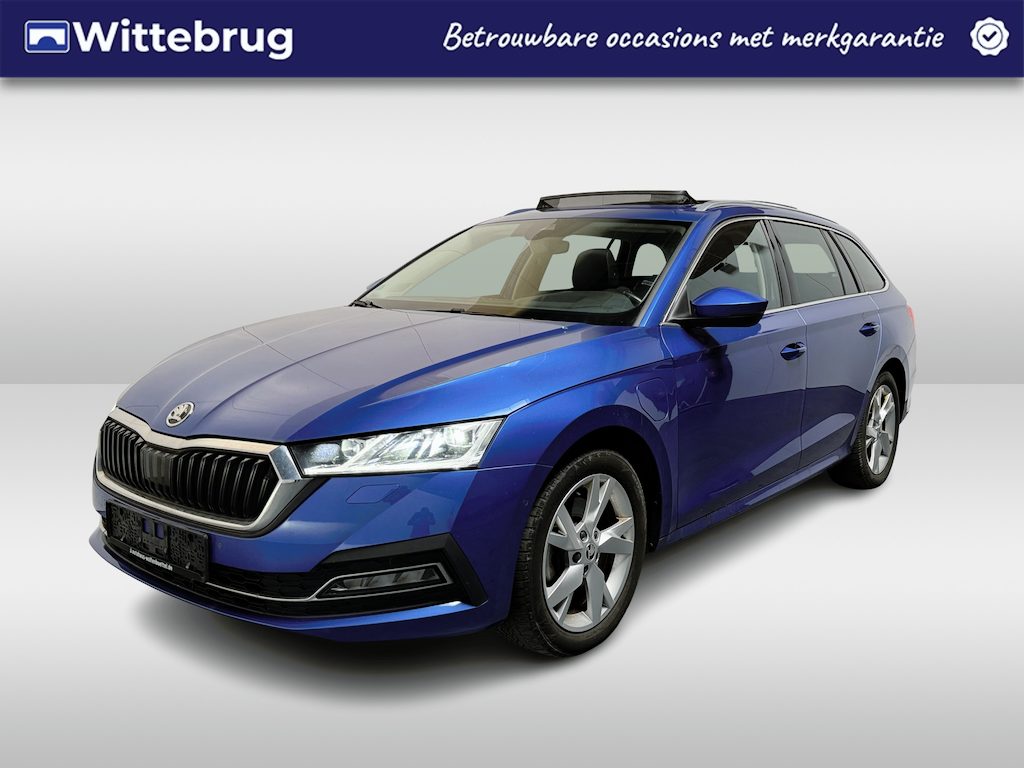 Skoda Octavia Combi 1.4 TSI iV PHEV Style / AUTOMAAT/ PANO/ CAMERA/ DCC/ CRYSTAL LED/ DODE HOEK/ MEMORY SEATS/ STOELVERWARM. V&A/ STUURVERWARM./ KEYLESS/ TRAVEL ASSIST/ SMARTLINK/ PARK. ASSIST/ NAVI/ CLIMA/ DAB/ 18" LMV