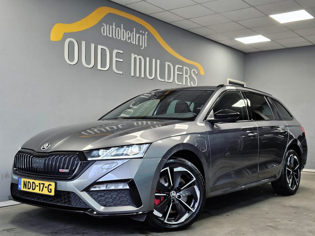 Skoda Octavia Combi 1.4 TSI iV RS 245PK | Head-up | Memoryseats | Camera | Stoelverwarming v+a | Adaptive cruise |
