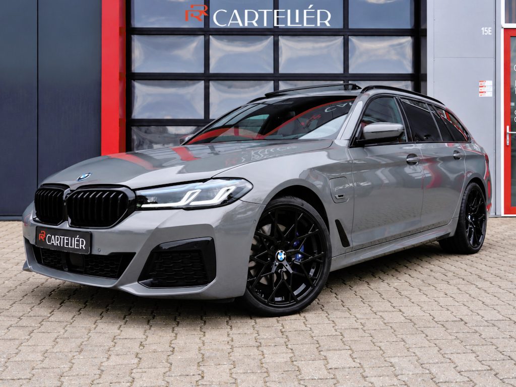 BMW 5-Serie Touring 530e M-Sport | 530e M-Sport | Laser | Pano | ACC | M5 Stoelen | H&K | 360 Cam | Stuurwielverwarming | Carplay - Android | Breedset | Leder | Memory | Head-Up | Lane Assist | Ambient | Keyless | Alarm