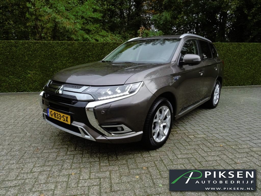 Mitsubishi Outlander 2.4 PHEV INTENSE NAVI CLIMA PDC CAMERA