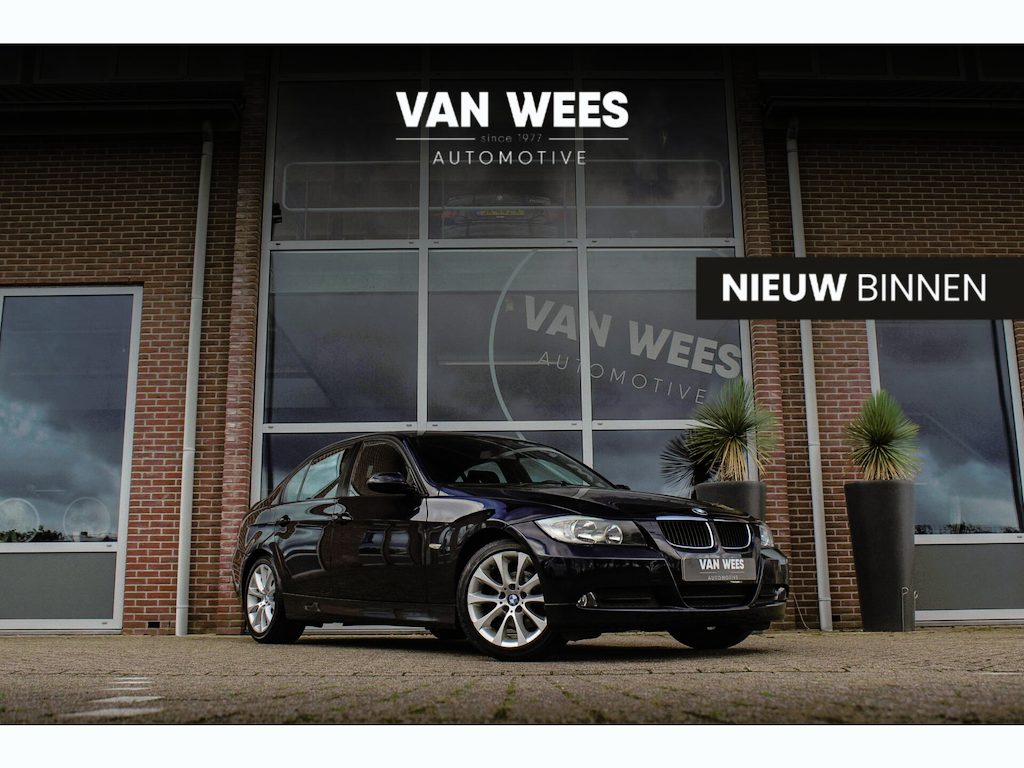 BMW 3-Serie 318i Edition Exclusive | Origineel NL | 3e eigenaar | M-sportstuur | Sportstoelen | Cruise control | Individual dakhemel antraciet | Boordcomputer | Mistlamp | 17 inch