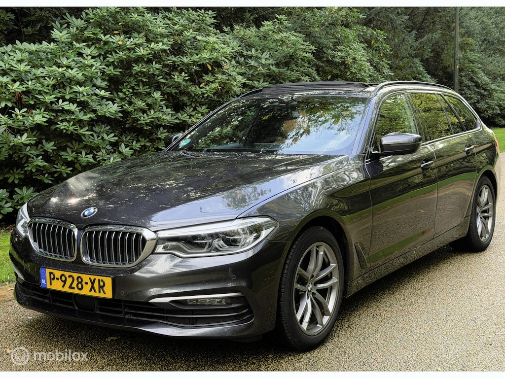 BMW 5-Serie Touring 520d xDrive High Exe Pano Comfortseats