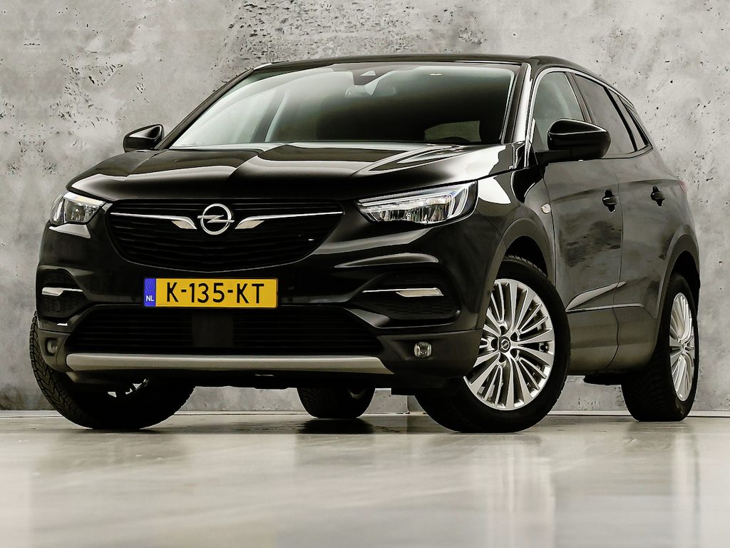 Opel Grandland X 1.2 Turbo Innovation (APPLE CARPLAY, GROOT NAVI, CLIMATE, STUUR/STOELVERWARMING, KEYLESS, CAMERA, SPORTSTOELEN, GETINT GLAS, ELEK ACHTERKLEP, NIEUWE APK, NIEUWSTAAT)