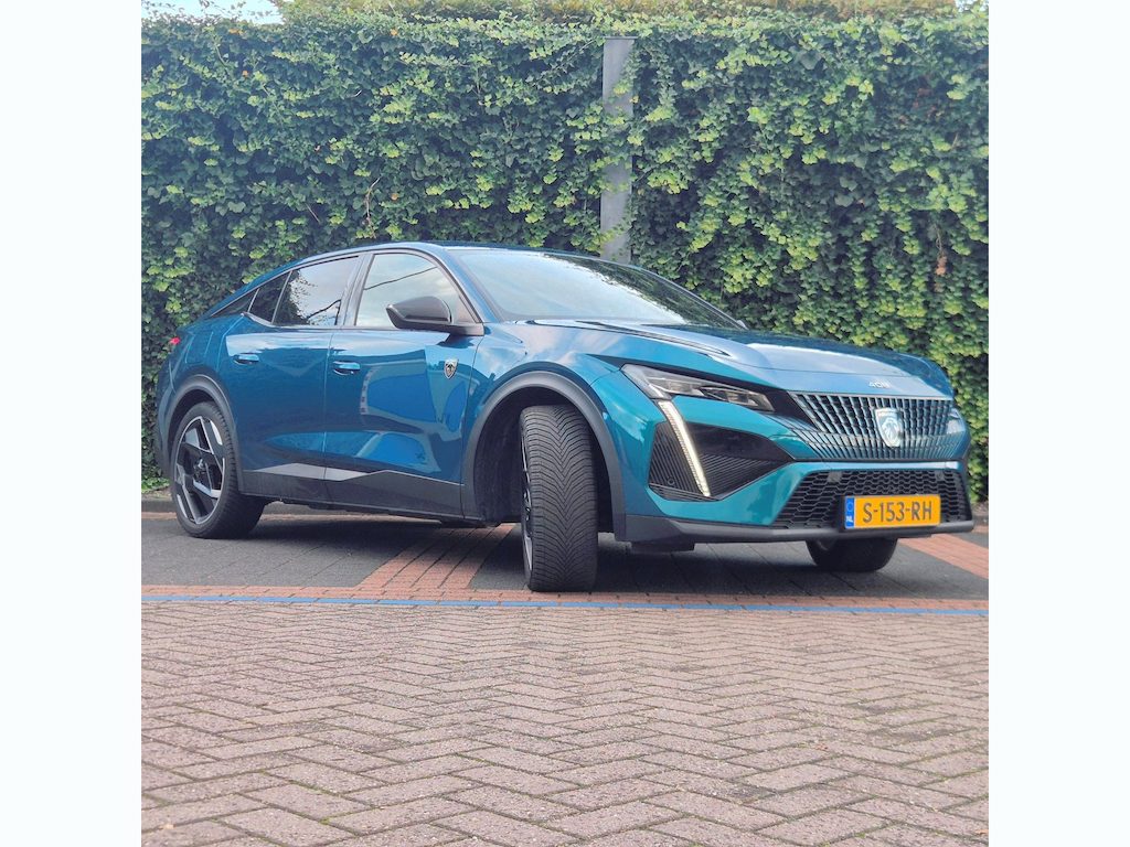 Peugeot 408 1.6 HYbrid GT 225 EAT8 First Edition Plug-in Hybrid | Alcantara | Massage | 20 inch | ACC