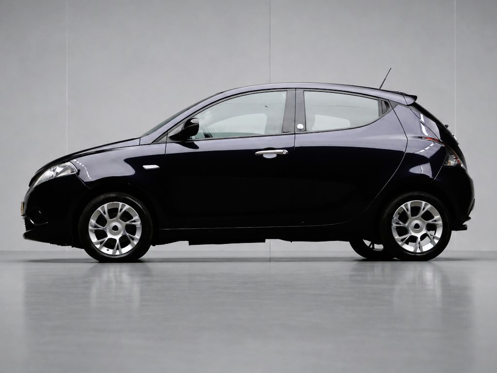 Lancia Ypsilon 0.9 TwinAir Opening Edition (CRUISE,AIRCO,SPORTSTOELEN,LM VELGEN NIEUWE APK,GETINT,PDC,NETTESTAAT)