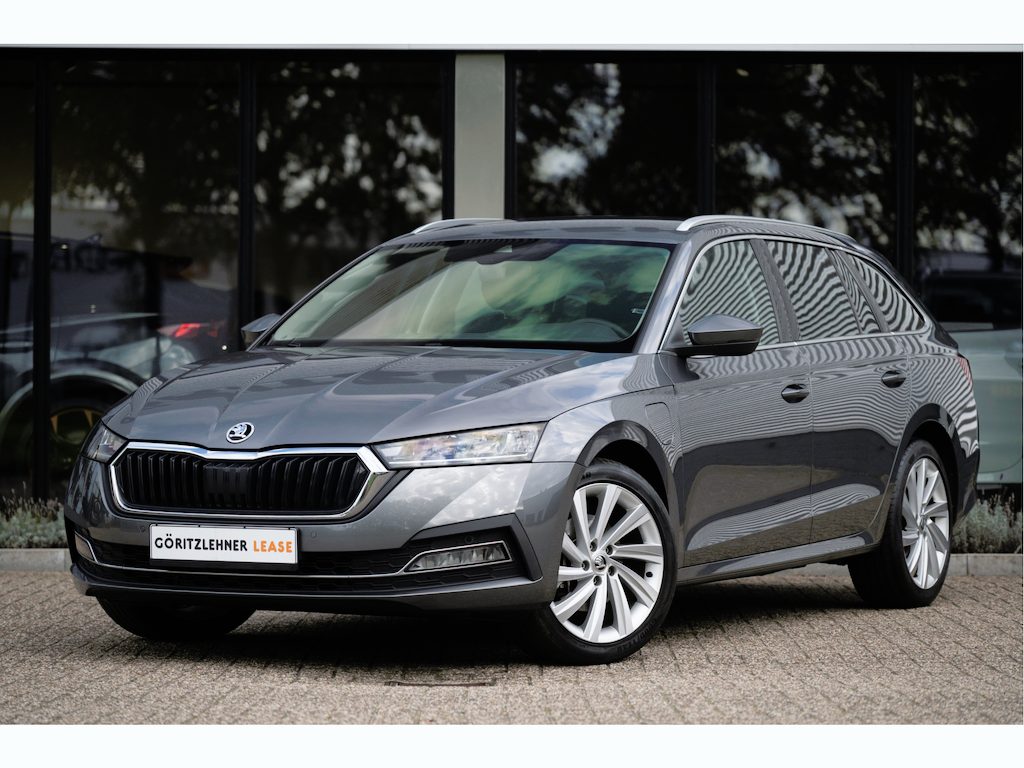 Skoda Octavia Combi 1.4 TSI iV PHEV Business Edition | El. Trekhaak | Travel Assist | HUD | Camera | 18" |