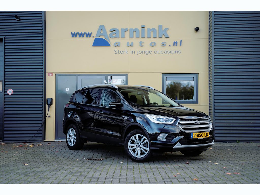Ford Kuga 1.5 150 pk Titanium trekhaak, apple carplay, autom airco, lederen bekl., camera, winterpack