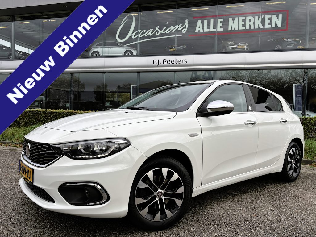 Fiat Tipo 1.4 Mirror Achteruitrijcamera - Airco - Parkeersensor achter - Licht metalen velgen 16 inch - Radio - Navigatie - Mistlampen - Led verlichting - Stuur multifunctioneel - Bluetooth - Cruise control - Ele