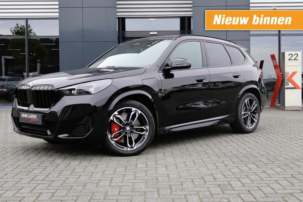 BMW X1 xRdrive 30e Sportpakket Pro / Panodak / Trekhaak wegklb. / Camera /19 Inch LM/ ACC