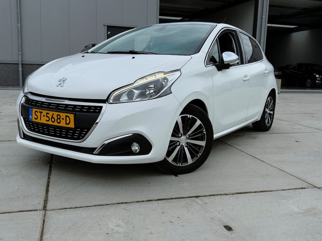 Peugeot 208 1.2 PureTech Allure PANO LED