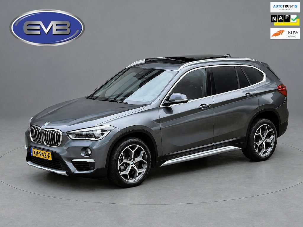 BMW X1 SDrive20i Automaat Orange Edition II, panoramadak, trekhaak, leder sportinterieur, vele opties, Origineel NL auto met nap