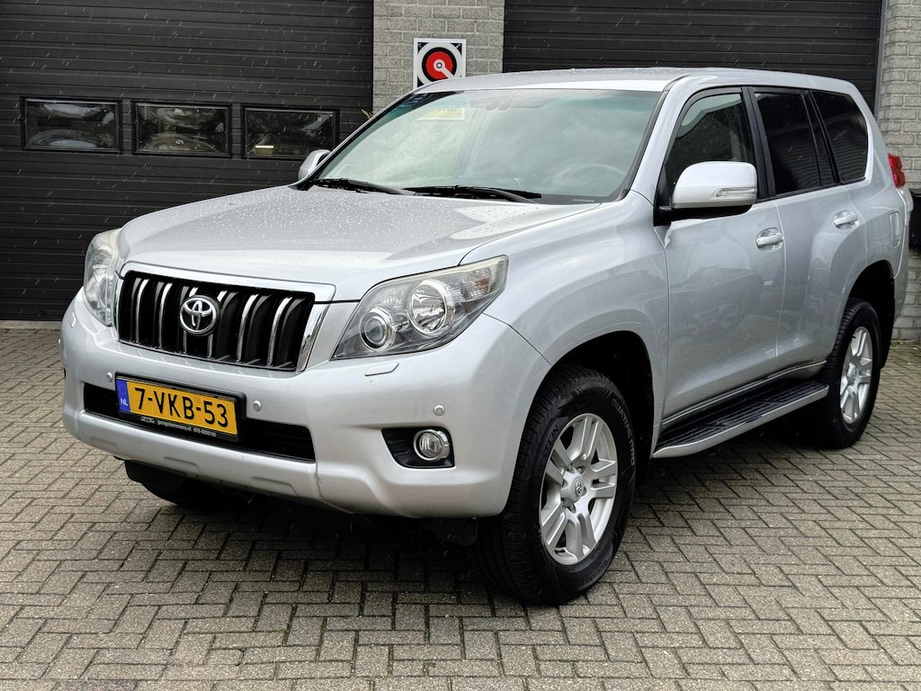 Toyota Land Cruiser 3.0 D-4D VX High Roof Blind Van