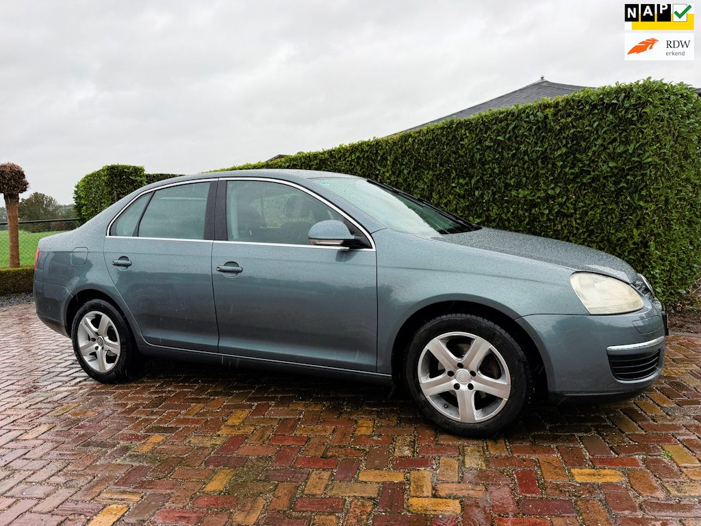 Volkswagen Jetta 2.0 FSI Comfortline Airco & Trekhaak & Nieuwe APK !