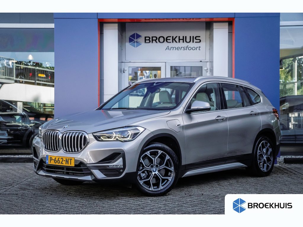 BMW X1 xDrive25e Business Edition Plus | Panodak | Leder | Memory | Head-up display | Elektrisch bedienbare achterklep | Navigatie | Stoelverwarming | Electrische stoelen met geheugen | Elektrisch bedienbare achterklep | Elektrisch bedienbare achterklep met sensorsturing