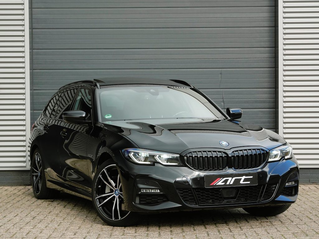 BMW 3-Serie Touring 330e M-Sport, Pano, Trekhaak, Laser, Head-up, Adaptive Cruise