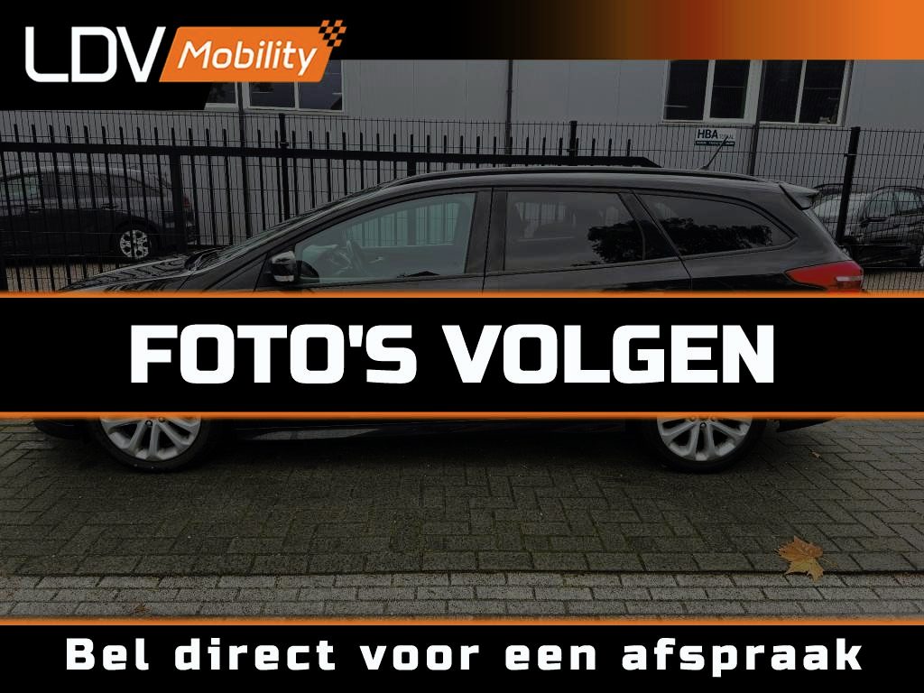 Ford Focus 1.5 benzine ST-LINE / Automaat / 17 inch / Cruise / Stuurverwarming / boekjes aanwezig.