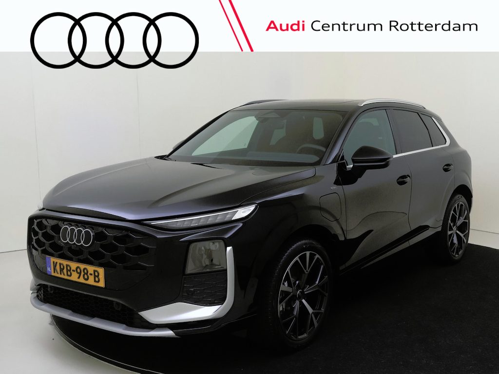 Audi Q3 1.5 e-hybrid S edition | Panoramadak | Lederen bekleding | 20 inch lm velgen | Comfortsleutel | Verwarbare voorstoelen