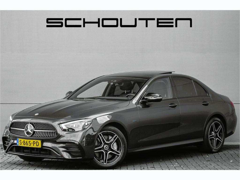 Mercedes-Benz E-klasse 300 e AMG Line Night Pano Burmester ACC Trekhaak Camera 18"