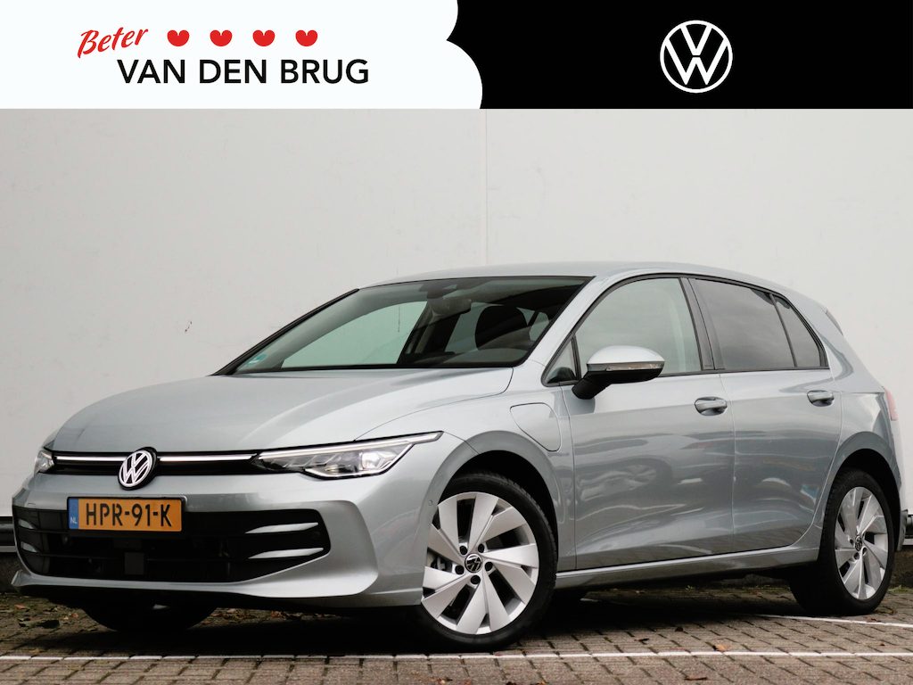 Volkswagen Golf 1.5 eHybrid Life Edition | 360 camera | Stoel en stuurwielverwarming | Elektrisch verstelbare bestuurdersstoel + memory | dodehoekdetectie | Navigatie via telefoon |