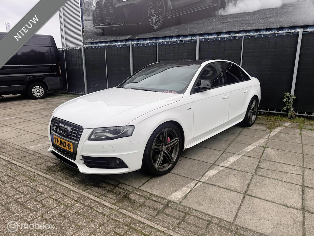 Audi A4 Limousine 3.2 FSI quattro Automaat / S line