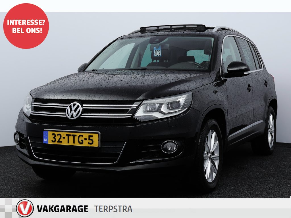 Volkswagen Tiguan 1.4 TSI Sport&Style/ HISTORIE!/ Ketting verv!/ Trekhaak/ 17'' LMV/ Bi-Xenon/ Lane-Assist./ Panorama-Dak/ Alcantara/ PDC V+A/ Extra getint glas/ Bluetooth/ Multi. LEDER. Stuur/ Mistl./ LED Dagrijverl.