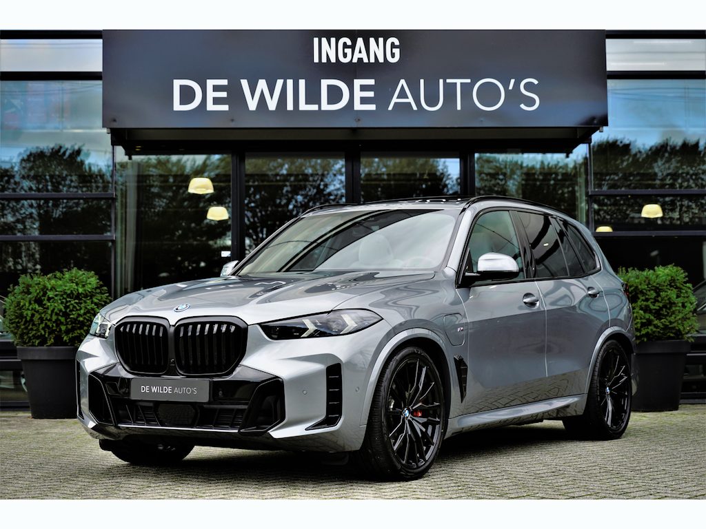 BMW X5 xDrive50e M-sport Pano 4-wielsturing SoftClose Trekhaak Harman/Kardon Carbon