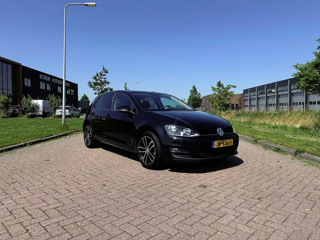 Volkswagen Golf 1.2 TSI Business Edition R Connected AUTOMAAT