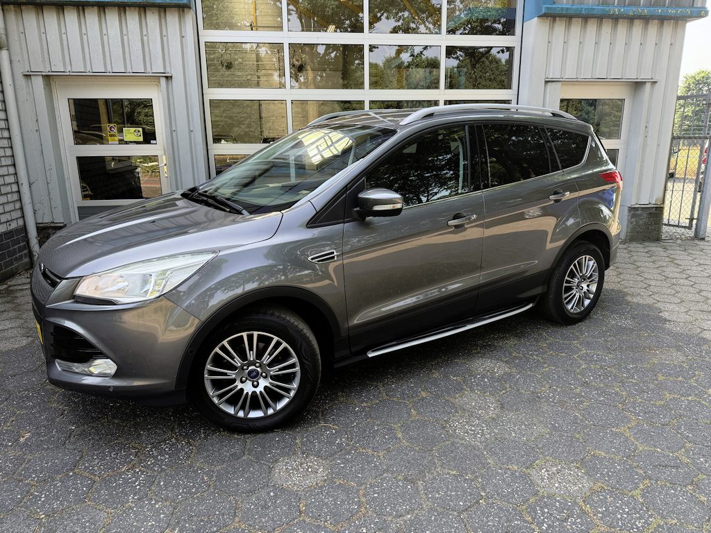 Ford Kuga 1.6 Titanium Plus / Trekhaak / CarPlay