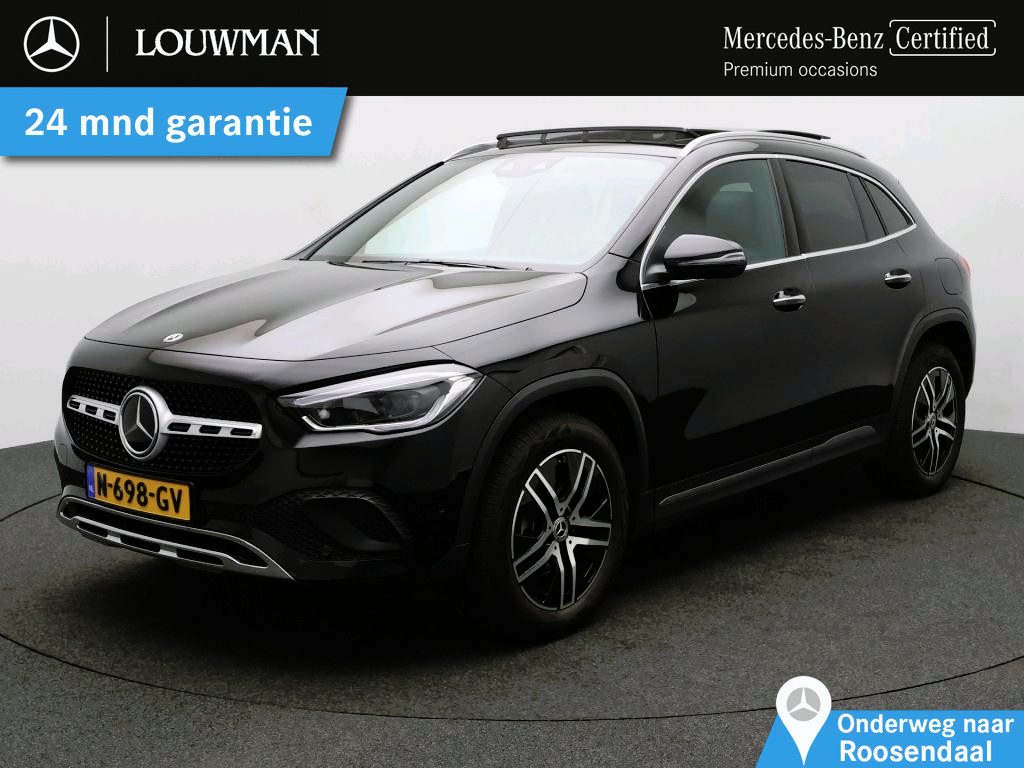 Mercedes-Benz GLA 180 Business Solution Luxury | Trekhaak | Panoramadak | Distronic | Memory | Sfeerverlichting | Stoelverwarming | Inclusief 24 maanden Mercedes-Benz Certified garantie voor Europa.