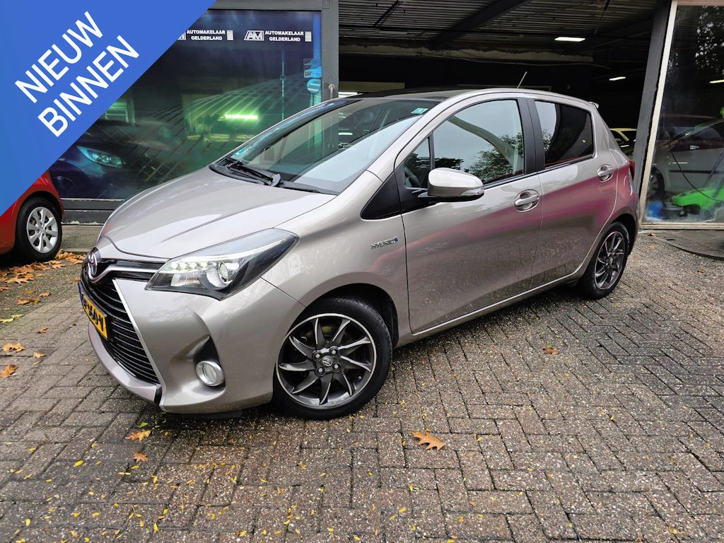 Toyota Yaris 1.5 Hybrid Dynamic | PANO DAK | CAMERA | DEALER ONDERHOUDEN | AIRCO | CRUISE |