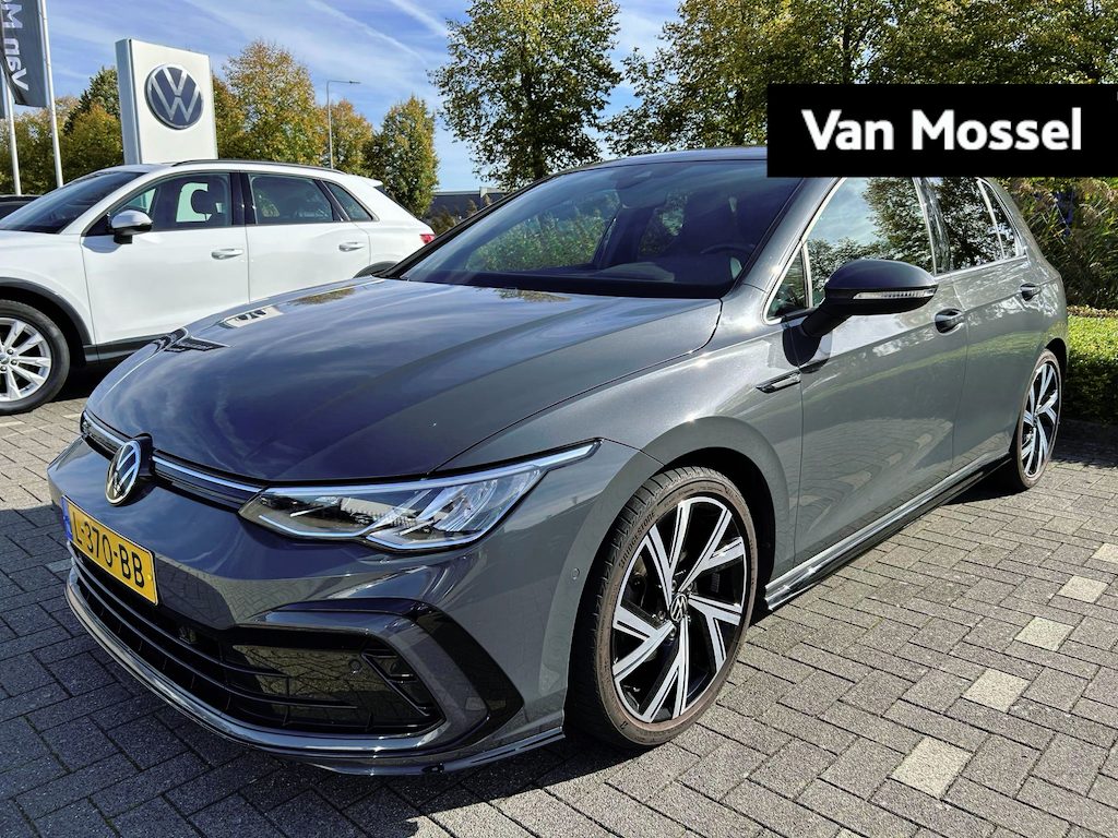 Volkswagen Golf 1.5 eTSI R-Line | Automaat | Navigatie | Camera | Apple carplay | 18 Inch Velgen | Airco | Stoelverwarming |