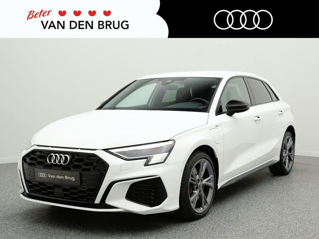 Audi A3 Sportback S-line 45 TFSI e 245 PK Competition | Fabrieksgarantie t/m 26-03-2029 | Stoelverwarming | Achteruitrijcamera | Side Assist | Adaptieve Cruise Control |