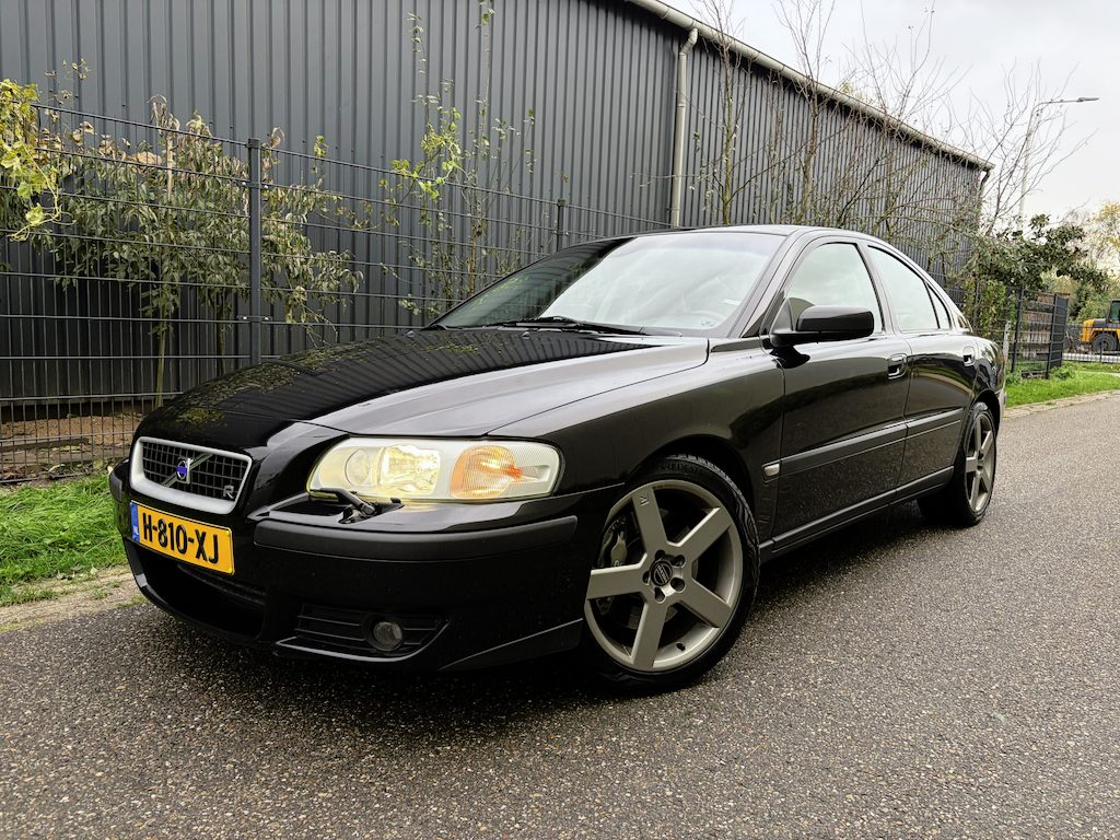 Volvo S60 2.5 R / LEER / CRUISE / NAVI / 300PK / YOUNGTIMER