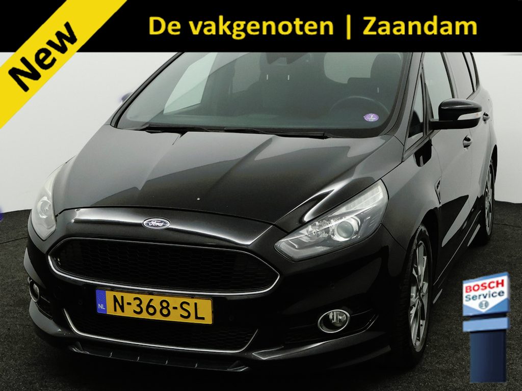 Ford S-Max 1.5 ST-Line 7p. Apple Carplay/Android Auto, Cruise control, Verwarmde voorruit, Parkeersensor voor en achter, Een sportieve en ruime gezinsauto die comfort, dynamiek en praktisch gebruiksgemak moeiteloos combineert. De 1.5 EcoBoost-benzinemotor biedt vlotte prestaties, terwijl de zeven zitplaatsen vo