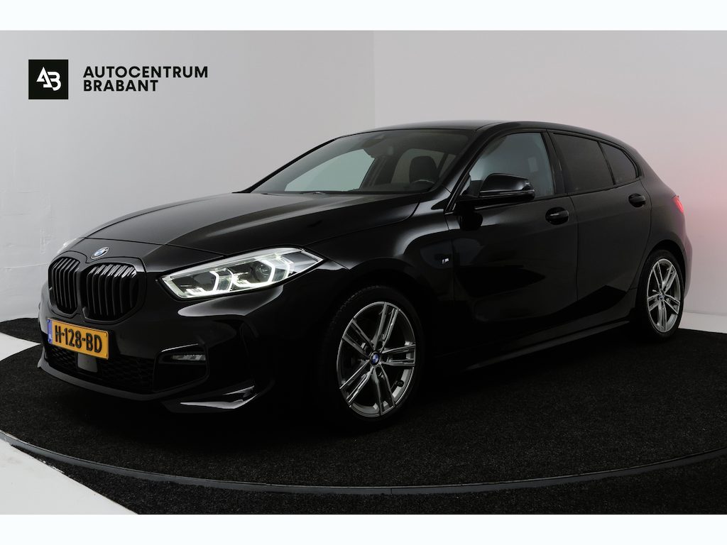 BMW 1-Serie 118i Executive Edition (CAMERA, SFEERVERLICHTING, NAVIGATIE CARPLAY, DIGITALE COCKPIT)